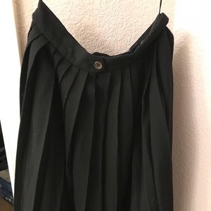 Black pleated skirt